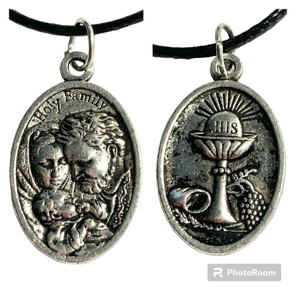 Vintage Holy Family Catholic Necklace Pendant Silver tone 18" Medal Jesus - Picture 1 of 8